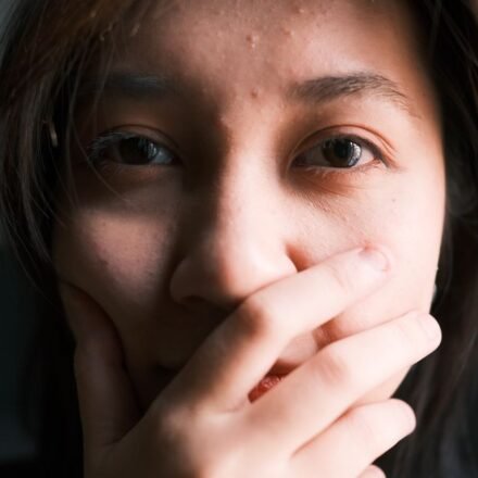 클렌징 오일 고르는 기준, 눈가 사용 여부로 갈리는 유화 단계와 마무리감