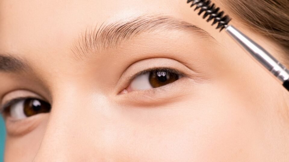 마스카라 번짐이 심할 때, 워터프루프보다 먼저 확인할 눈가 유분과 브러시 모양
